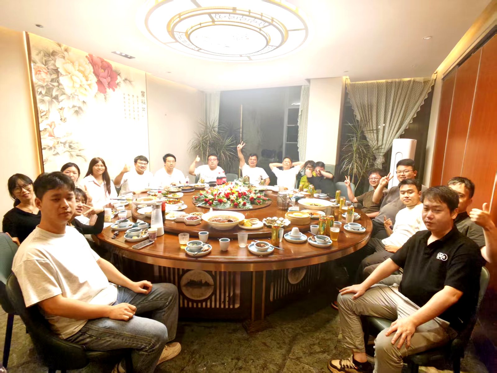 深度科技团队聚餐实拍（四）